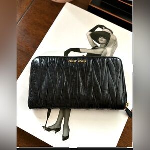 MIU MIU Black Matelasse Zippered women’s wallet
